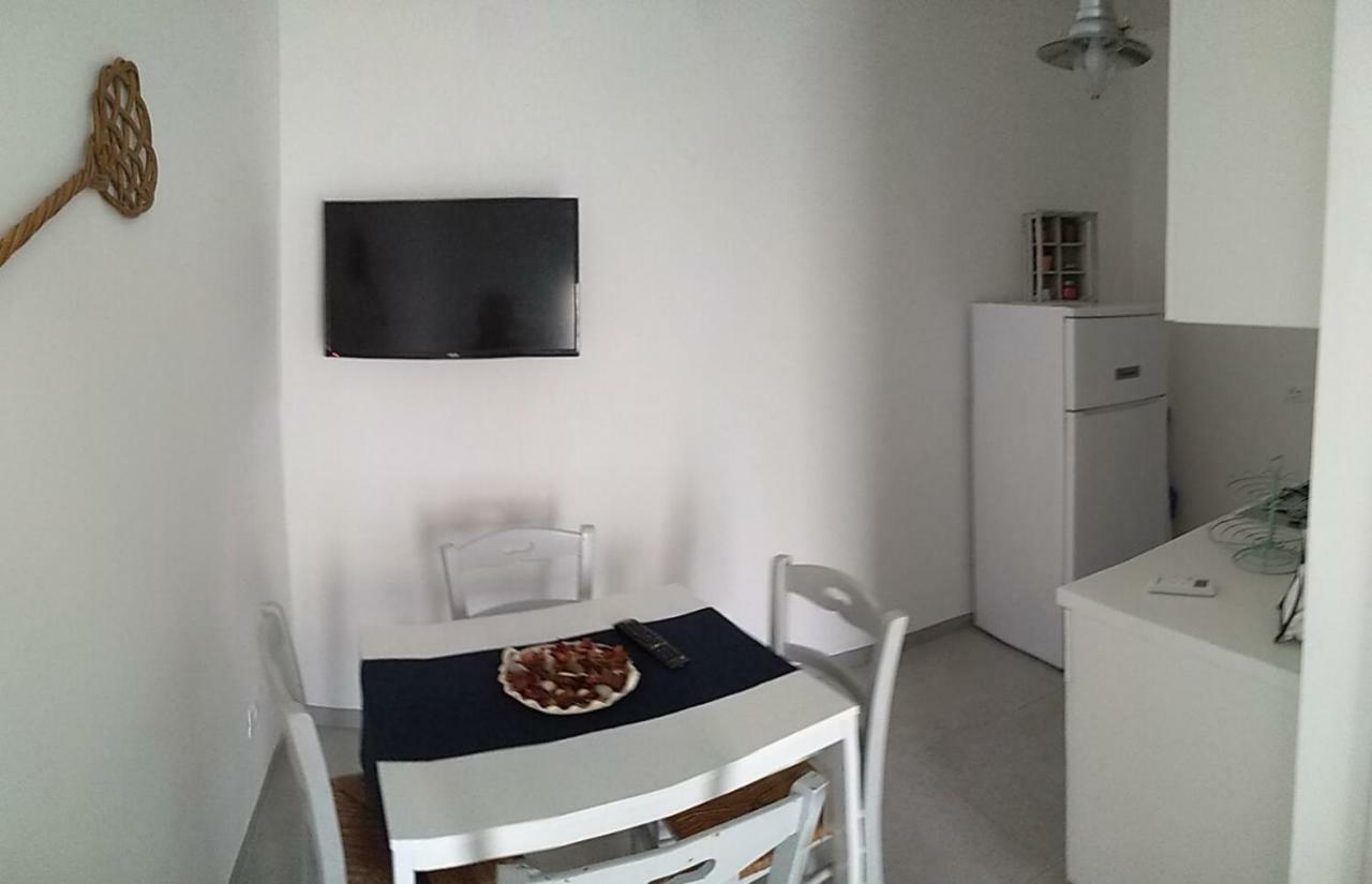 F&L House Apartment Полиняно а Маре Екстериор снимка